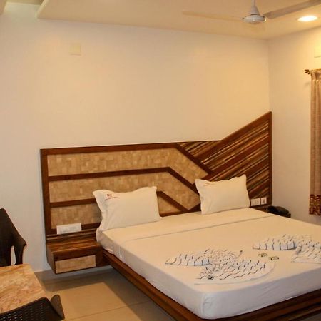 Annai In Saravana Bhavan Fine Stay And Restaurant Velankanni Exterior photo