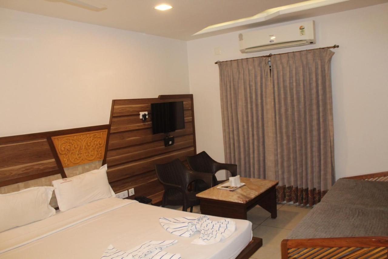 Annai In Saravana Bhavan Fine Stay And Restaurant Velankanni Exterior photo