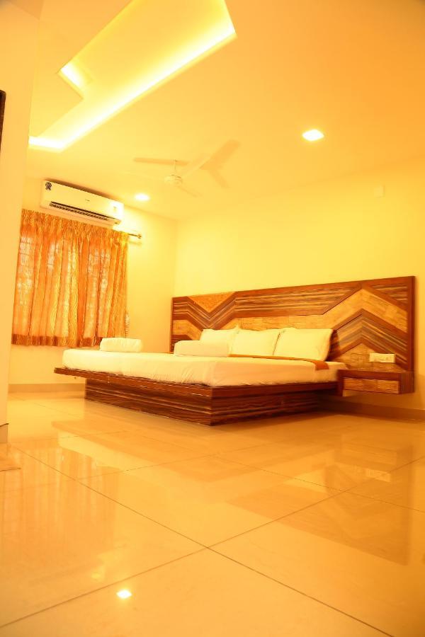 Annai In Saravana Bhavan Fine Stay And Restaurant Velankanni Exterior photo